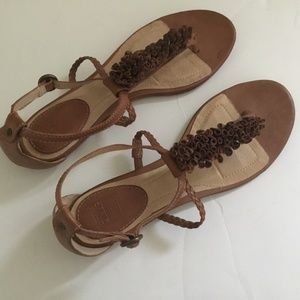FRYE Wrapped Laurel Flower T-Strap Flat Leather Sandals: Women's Size 9M